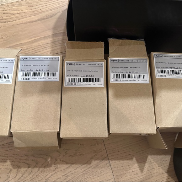 Original Purple Dyson Airwrap - Picture 4 of 6